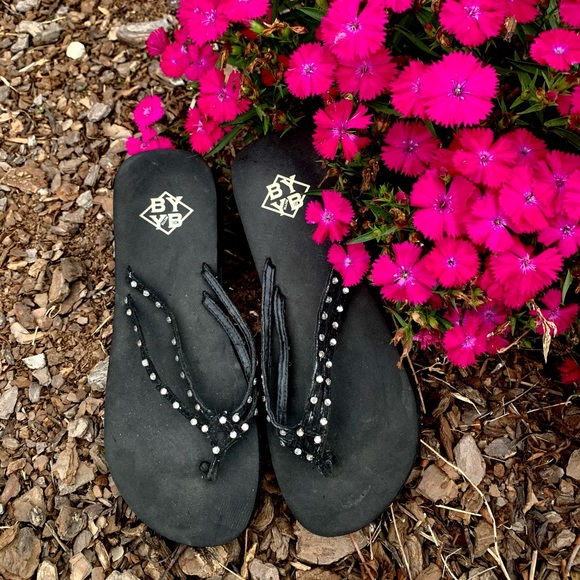 byyb flip flops